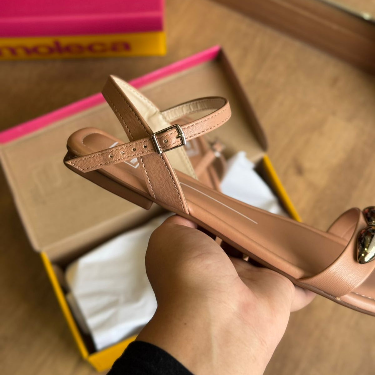 Sandália Moleca Rasteira Detalhe Circular Dourado 5462.143