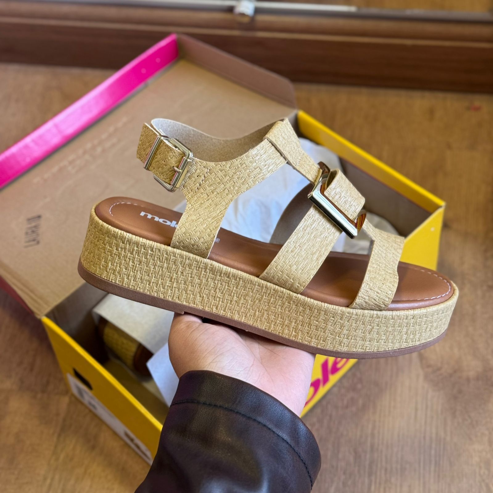 Sandália Moleca Napa Tresse Detalhe Dourado 5553.103