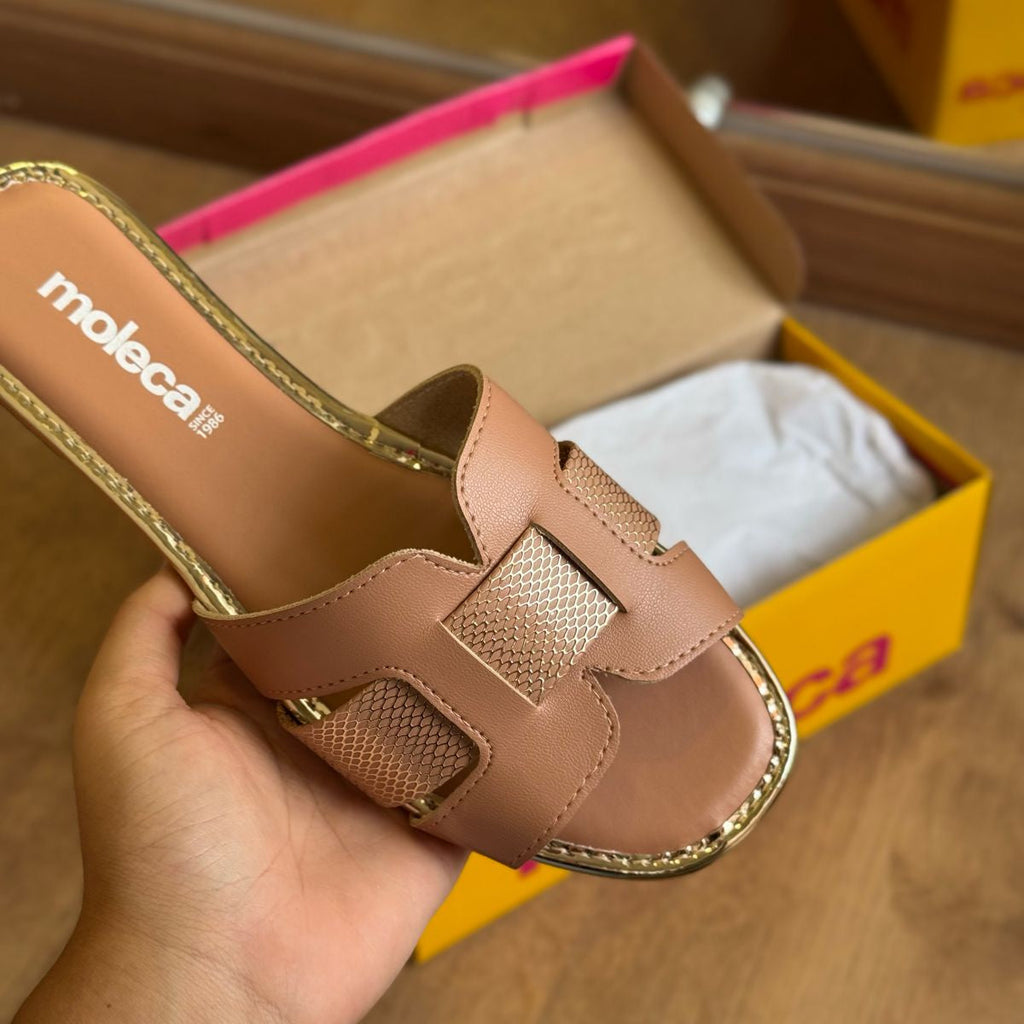 Sandália Moleca Rasteira Brilhosa 5435.553