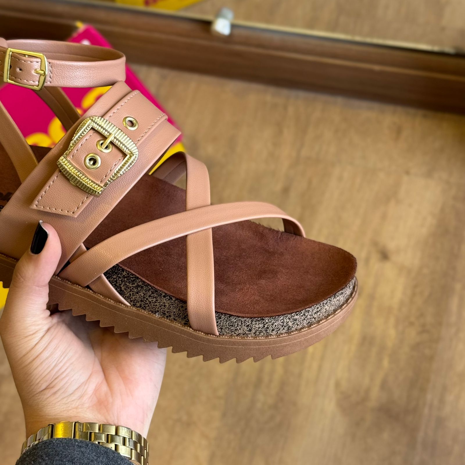 Sandália Moleca com Ajuste Tratorada 5500.113