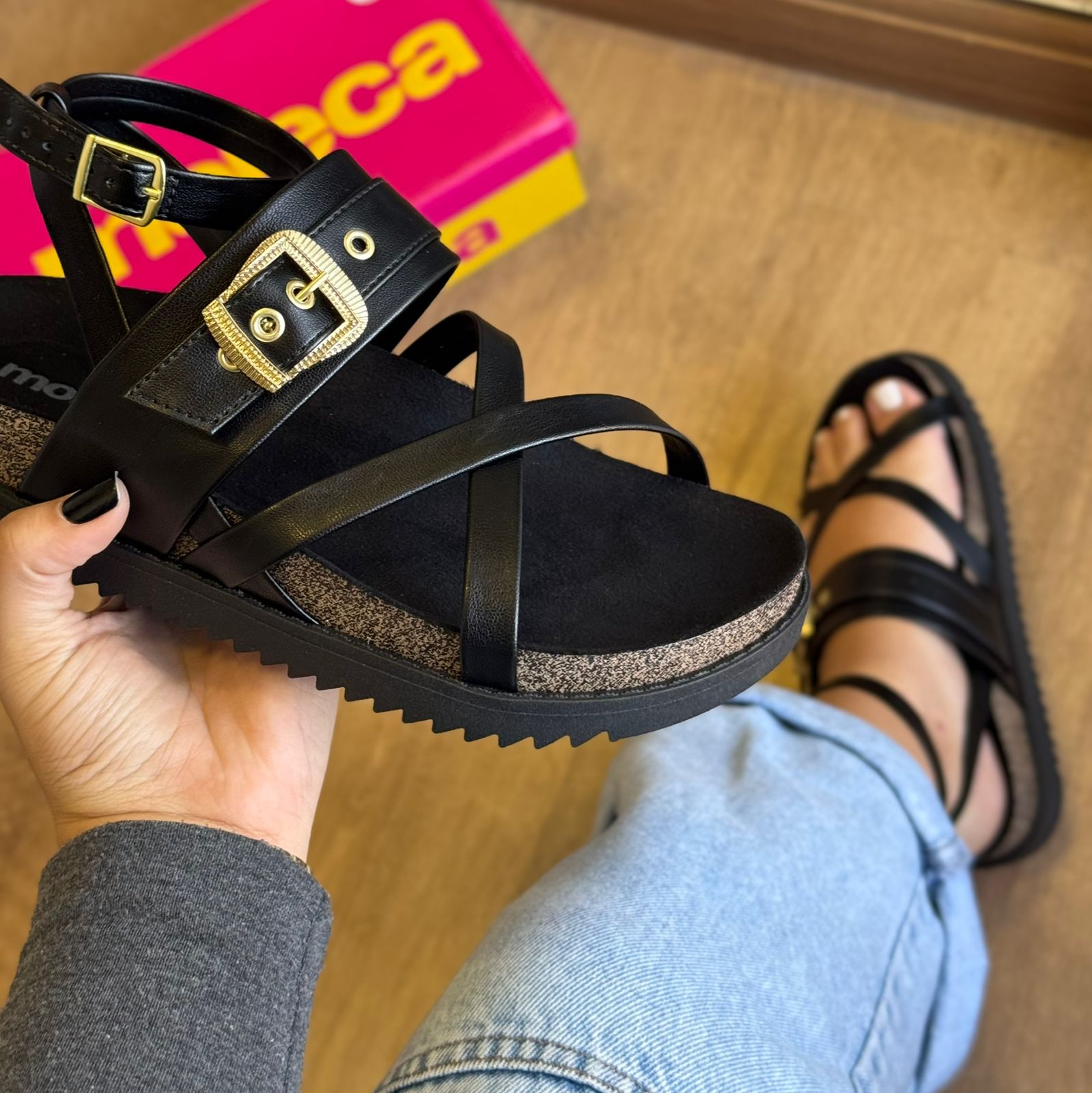 Sandália Moleca com Ajuste Tratorada 5500.113