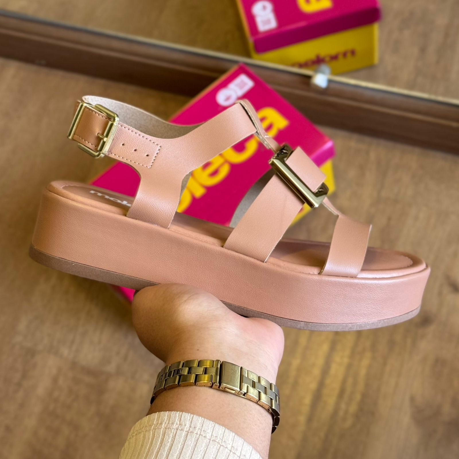 Sandália Moleca Napa Tresse Detalhe Dourado 5553.103