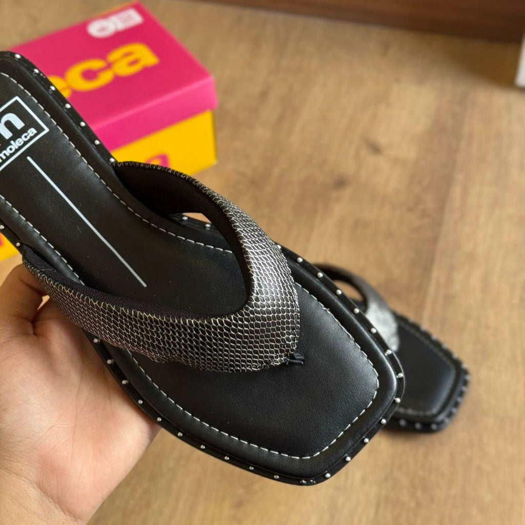 Sandália Moleca Tiras Escamadas 5547.101