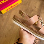Sandália Moleca Detalhe Dourado no Cabedal 5447.526