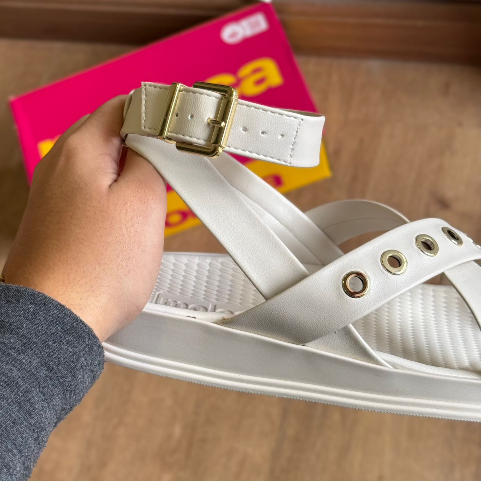 Sandália Moleca Tiras Entrelaçadas 5556.104