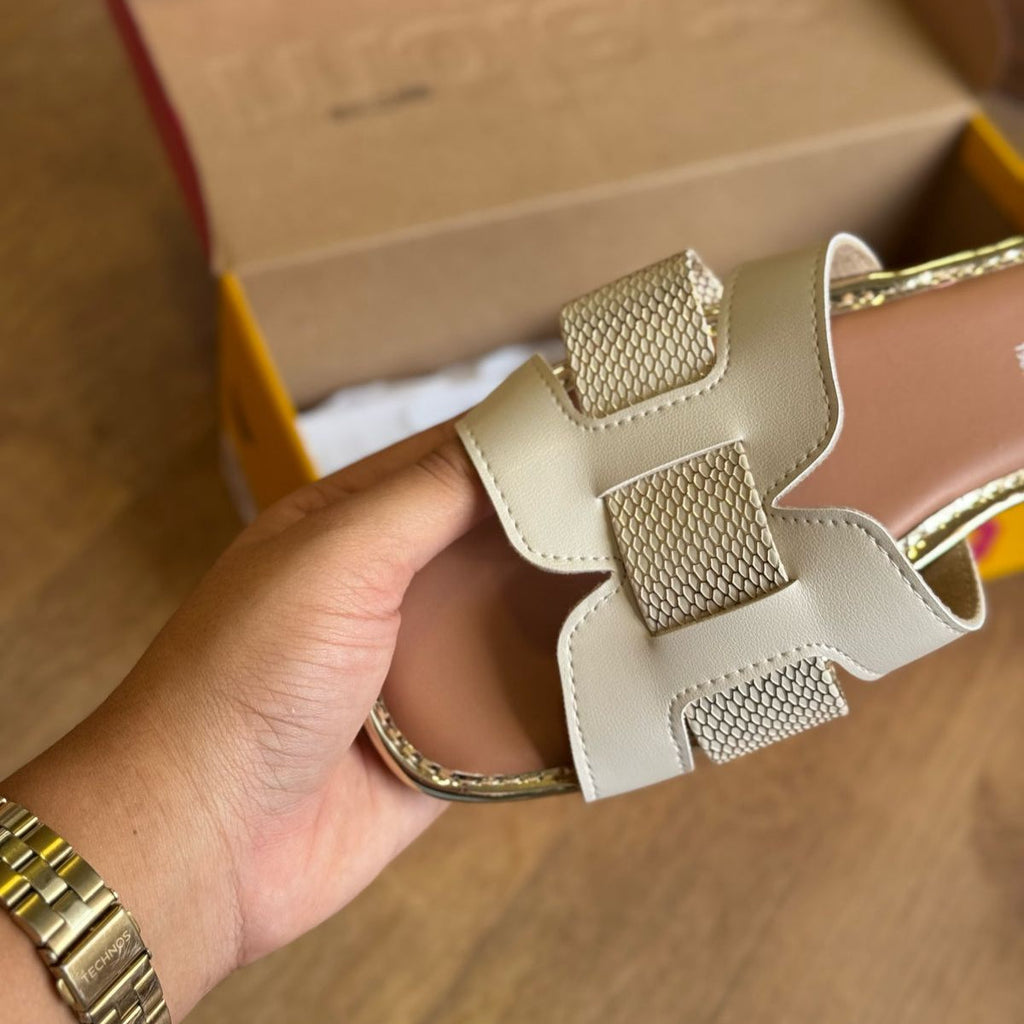 Sandália Moleca Rasteira Brilhosa 5435.553