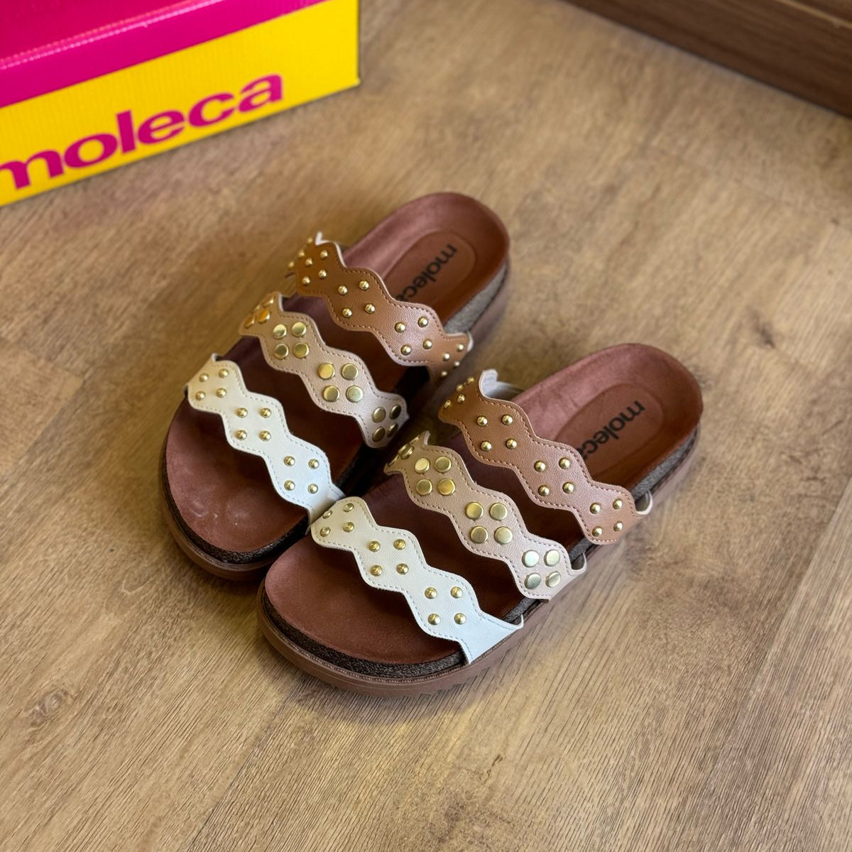 Sandália Moleca Papete com Pequenos Detalhes 5500.108