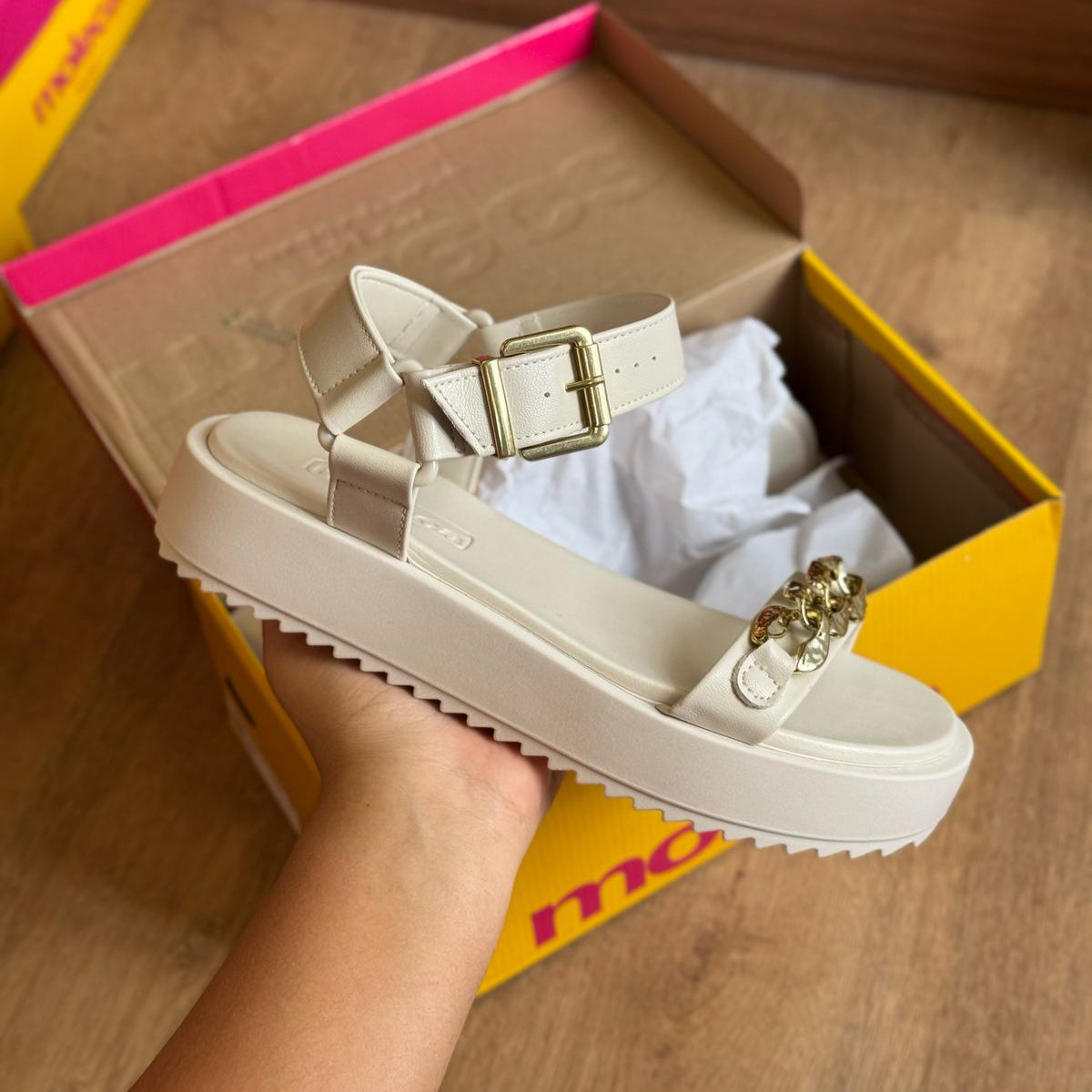 Sandália Papete Moleca Detalhes Dourados 5489.118