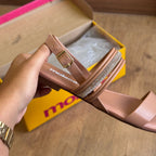 Sandália Moleca Tira Brilhosa 5435.554