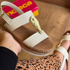 Sandália Moleca Detalhe Dourado no Cabedal 5447.526