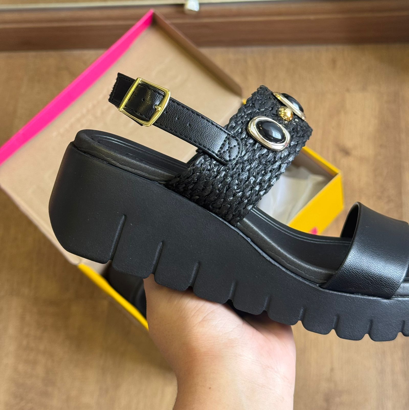 Sandália Moleca Plataforma Detalhes nas Tiras 5536.110