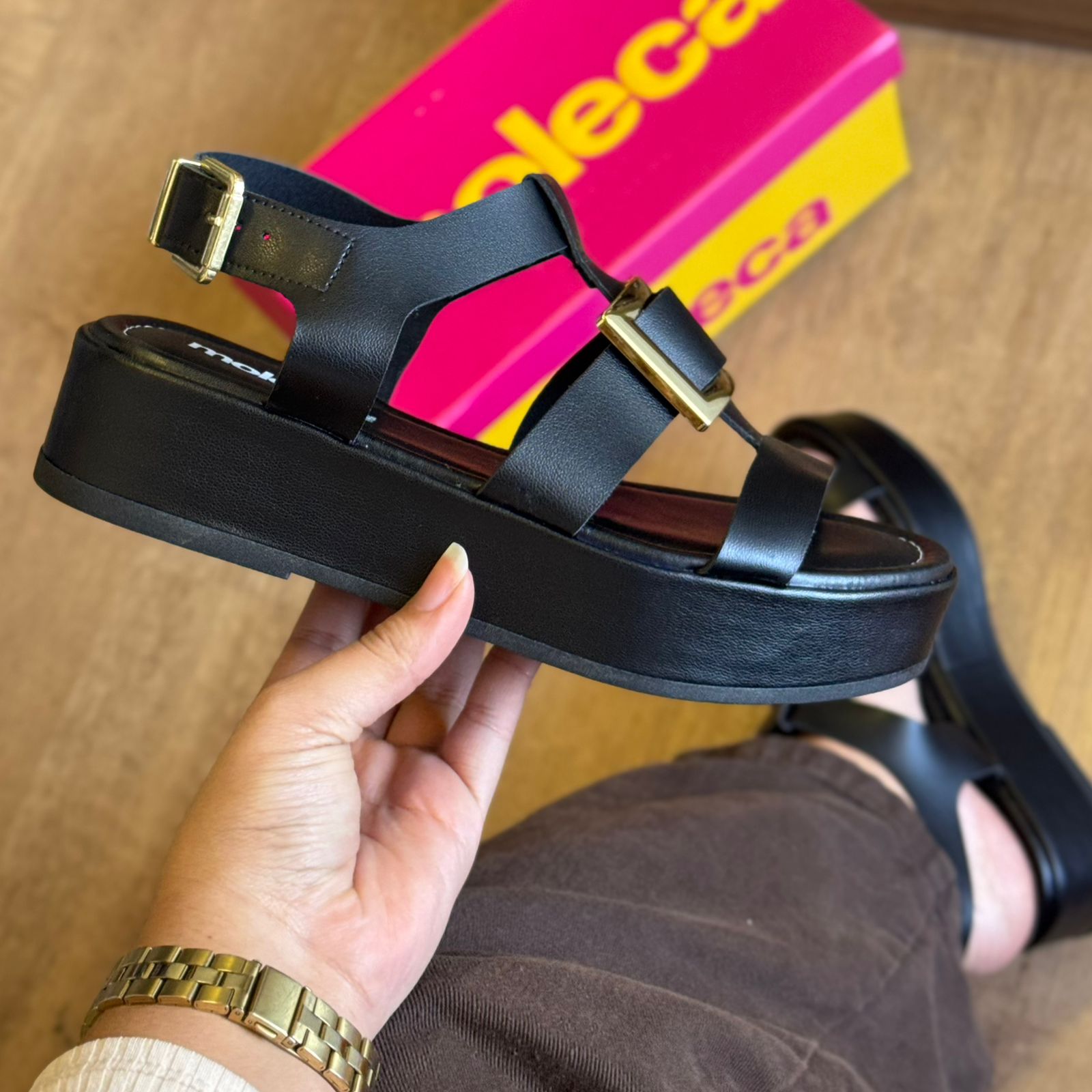 Sandália Moleca Napa Tresse Detalhe Dourado 5553.103