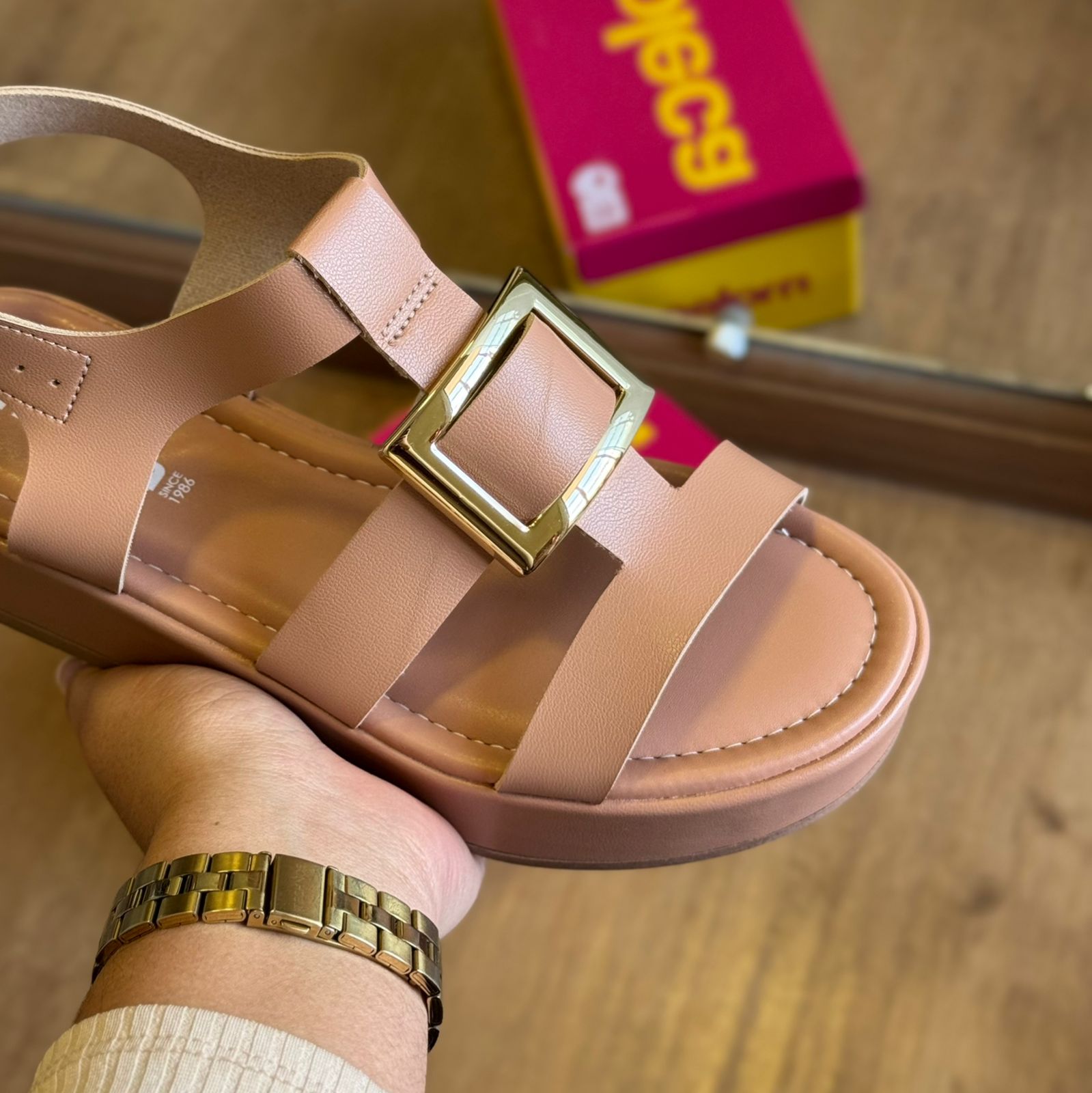 Sandália Moleca Napa Tresse Detalhe Dourado 5553.103